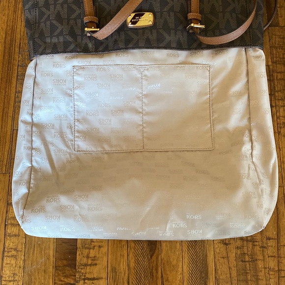 Michael Kors Jet Set Travel Large Logo Tote Brown/Tan Gold Hardware EUC - Picture 6 of 7